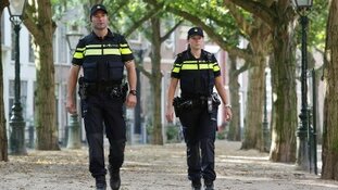 Alerte getuige ziet kinderen met wapens