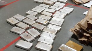 Geld en cocaïne in verborgen ruimte