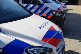 Politie treft drugs en zwaar illegaal vuurwerk aan in woning en houdt verdachte aan