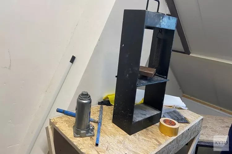 Politie ontdekt cocaïneversnijdingslab