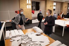 Stemmen tellen in volle gang, VVD blijft grootste, D&#39;66 grote winnaar