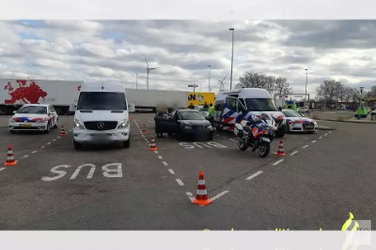 Politie controleert binnenkomend verkeer en verricht drie aanhoudingen