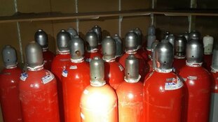 Verdachte aangehouden na vondst grote gasflessen