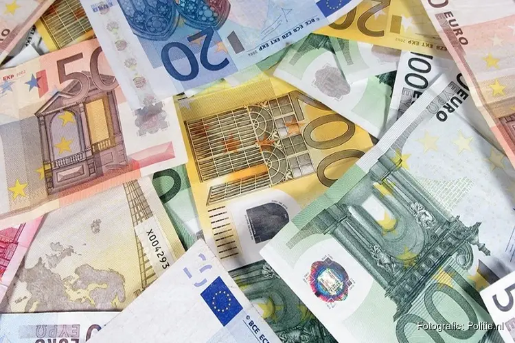 Politie pakt vier mensen op voor fraude
