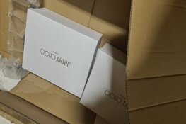 Politie neemt voor tienduizenden euro’s aan designerschoenen en kleding in beslag