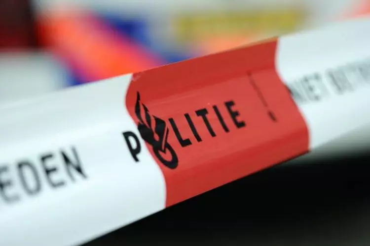 Gesloopte spiegel politiebus en ruzie over pizza; twee mannen aangehouden