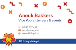 Feestelijke herplaatsing prinselijke tegels in de Ridderstraat