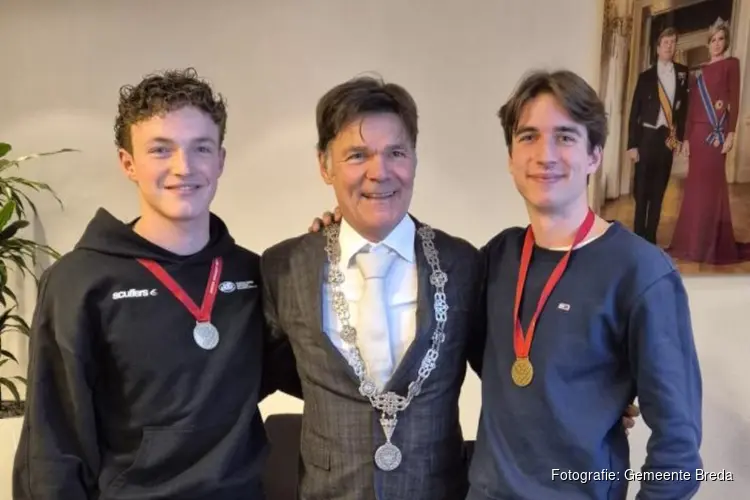 Twee Bredase jongeren ontvangen jeugdlintje