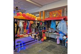 Heel Breda verkleed met carnaval. Stichting Kielegat zamelt weer kleding in voor een feest voor iederee