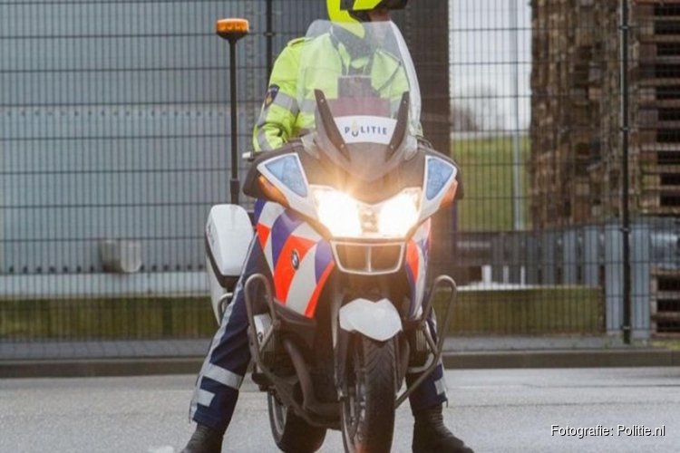 Politie houdt grote verkeerscontrole tegen afleiding achter het stuur
