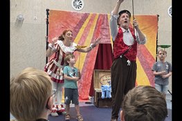 Wolkentheater bezorgt kinderen in asielzoekerscentra een magische circusdag