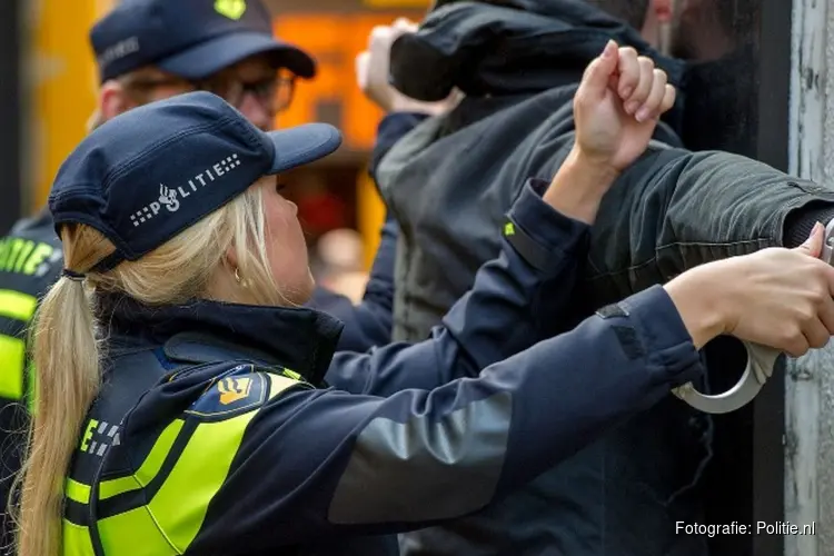 Politie houdt twee verdachten aan na ramkraak bij juwelier in Breda