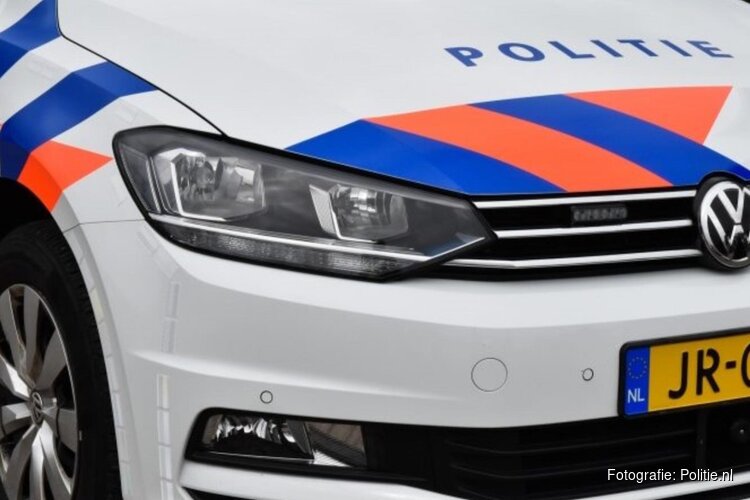 Agent leent fiets en houdt vluchtende bestuurder aan na botsing